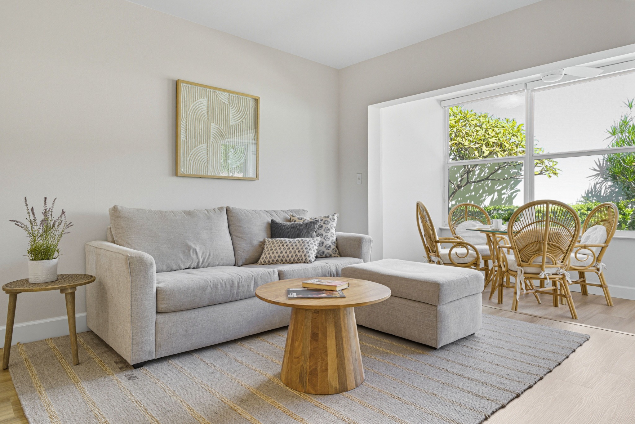 Sun-filled living room at Igna Sea O